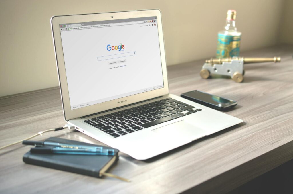 A laptop screen displaying SEO analytics with a map of the UAE and travel icons, symbolizing digital marketing for travel agencies in Dubai.